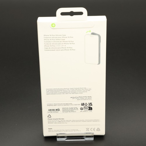 New Genuine Apple iPhone 16 Plus Silicone Case with MagSafe Fuchsia MYYE3ZM/A - Picture 4 of 9