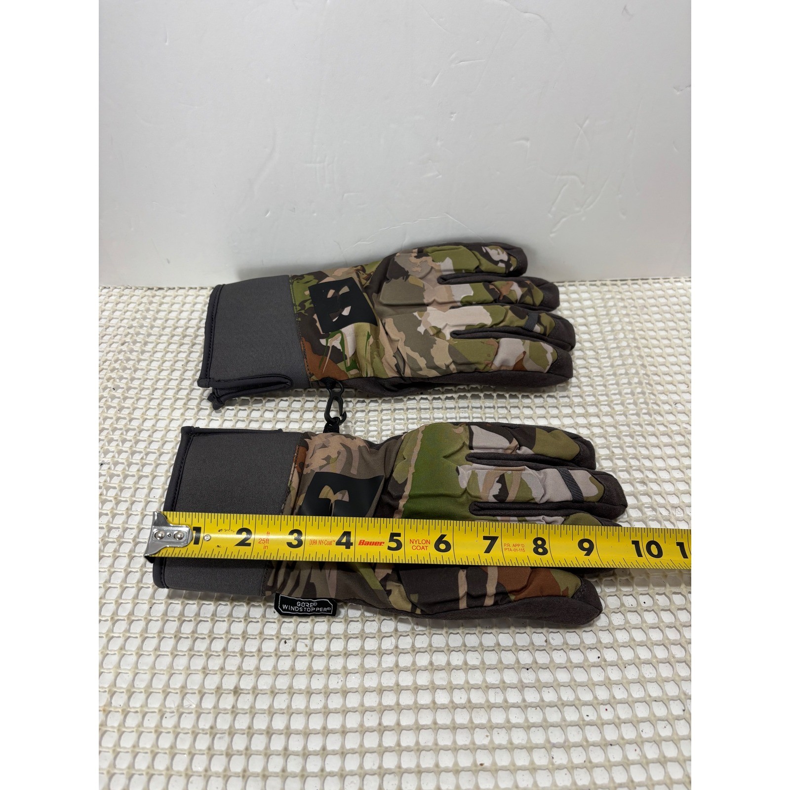 Under Armour Gloves GORE WINDSTOPPER Insulated Gloves S Green Black Camo EUC
