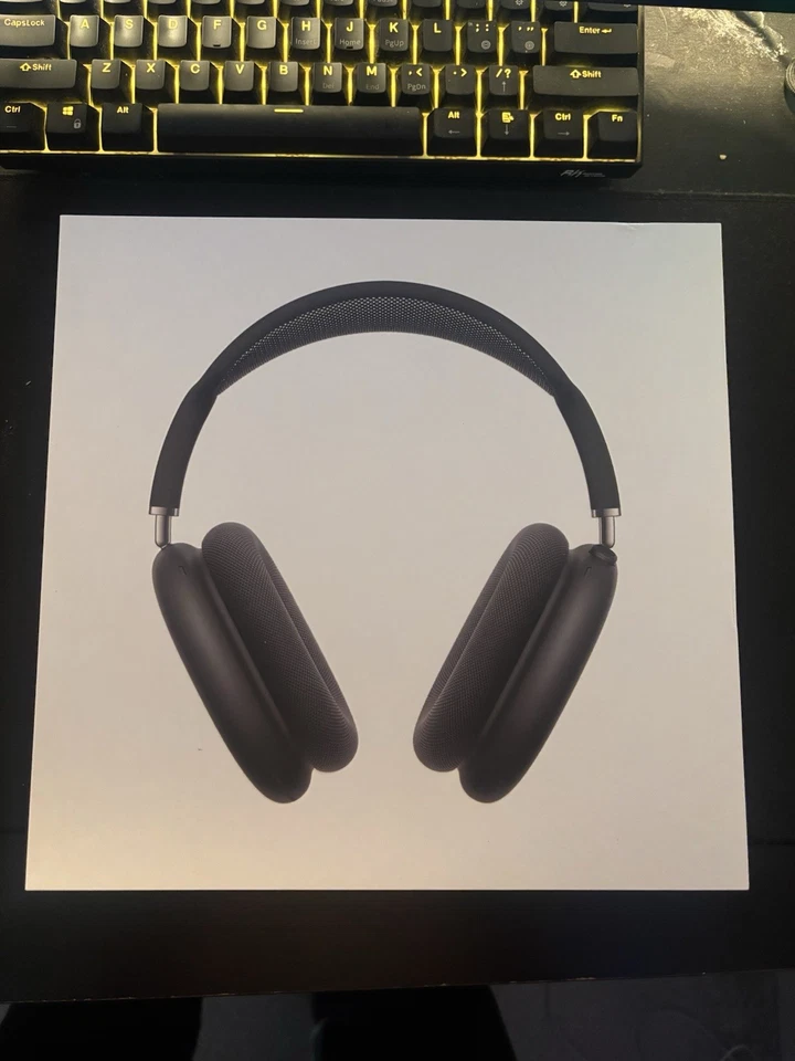 Apple AirPods Max Wireless Bluetooth Over-Ear Headset Black - Image 2 of 4