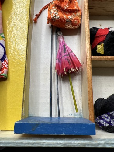 Vintage Hanako japanische Puppe mit 3 Perücken Ständer Regenschirm & Tasche - Bild 6 von 19