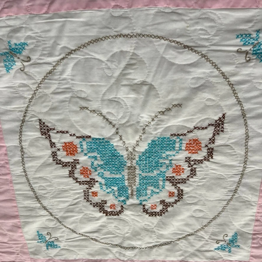 Colcha acolchada colcha vintage 100 x 80" rosa mariposa punto de cruz Foto 2 de 4