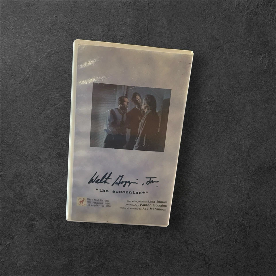 The Accountant - Walton Goggins - VHS Ginny Mule Pictures - Signed Foto 3 de 4