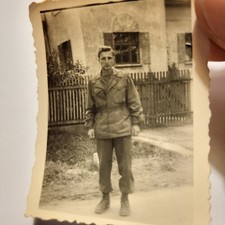 WWII U.S. ARMY GI Photo Original - C. 1940-45 Snapshot of Soldier,Villa