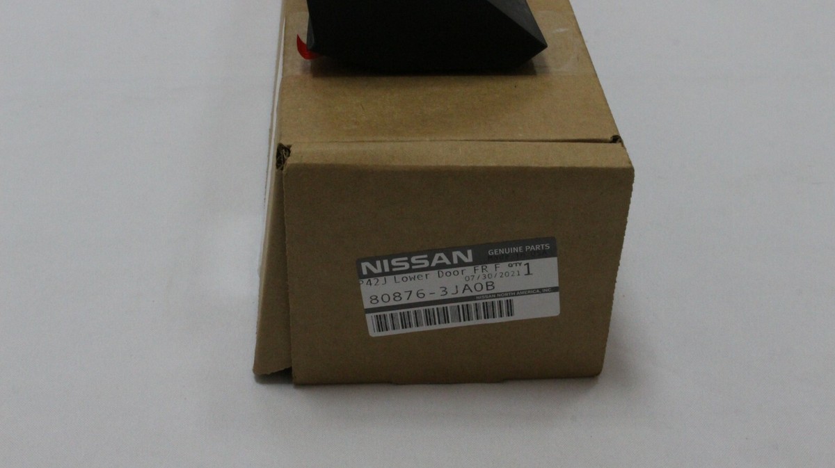 Genuine Nissan / Infiniti OEM Front Right Lower Door Moulding - Fits 2013 JX35 & 2014-15 QX60