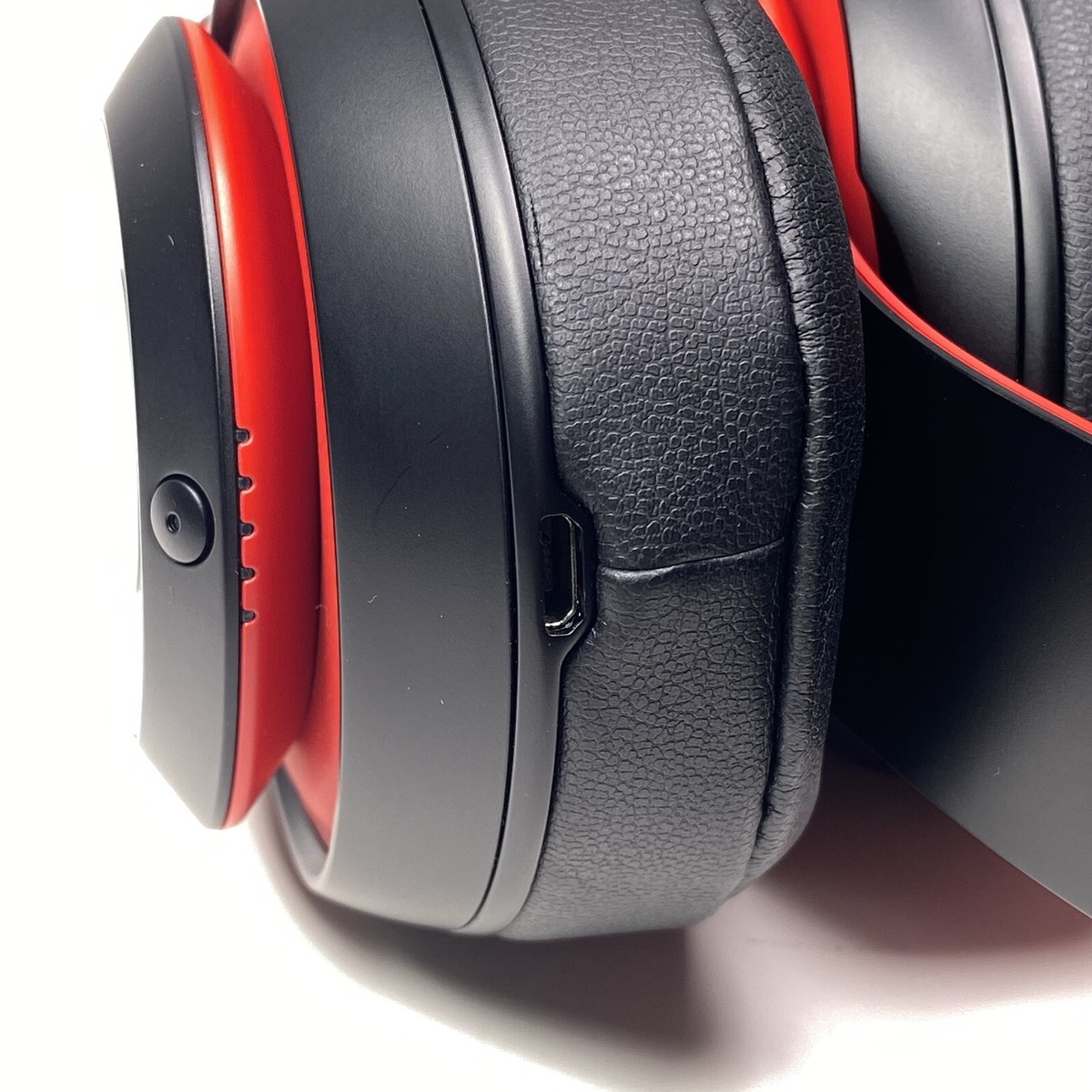 Beats Studio3 Wireless Over-Ear Headphones The Beats Decade Beats Studio3 Wireless Over-Ear Headphones The Beats Decade