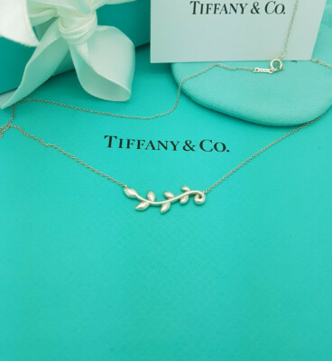 Tiffany＆Co.★Olive Leaf Vine Pendant Paloma Picasso® Olive Leaf vine pendant in 18k gold