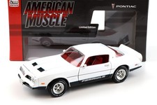 1:18 Car World 1977 PONTIAC FIREBIRD FORMULA Cameo White