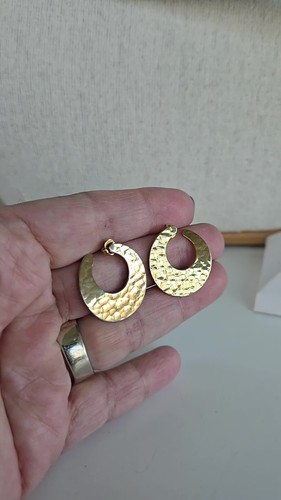 Vintage Avon Hammered Gold Tone Spiral Round Hoop Pierced Earrings 1" - Video 1 of 1