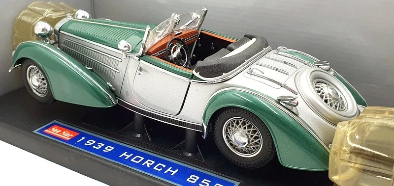 Sun Star 1/18 Scale Diecast 2404 - 1939 Horch 855 Roadster - Green/Silver - Image 2 of 4