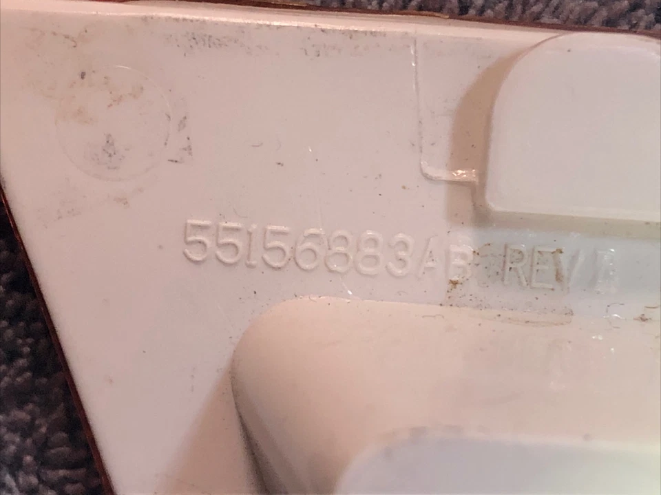 OEM 05-08 Jeep Cherokee Liberty Left Halogen Bumper Side Marker Lamp 55156883AB - Image 3 of 4