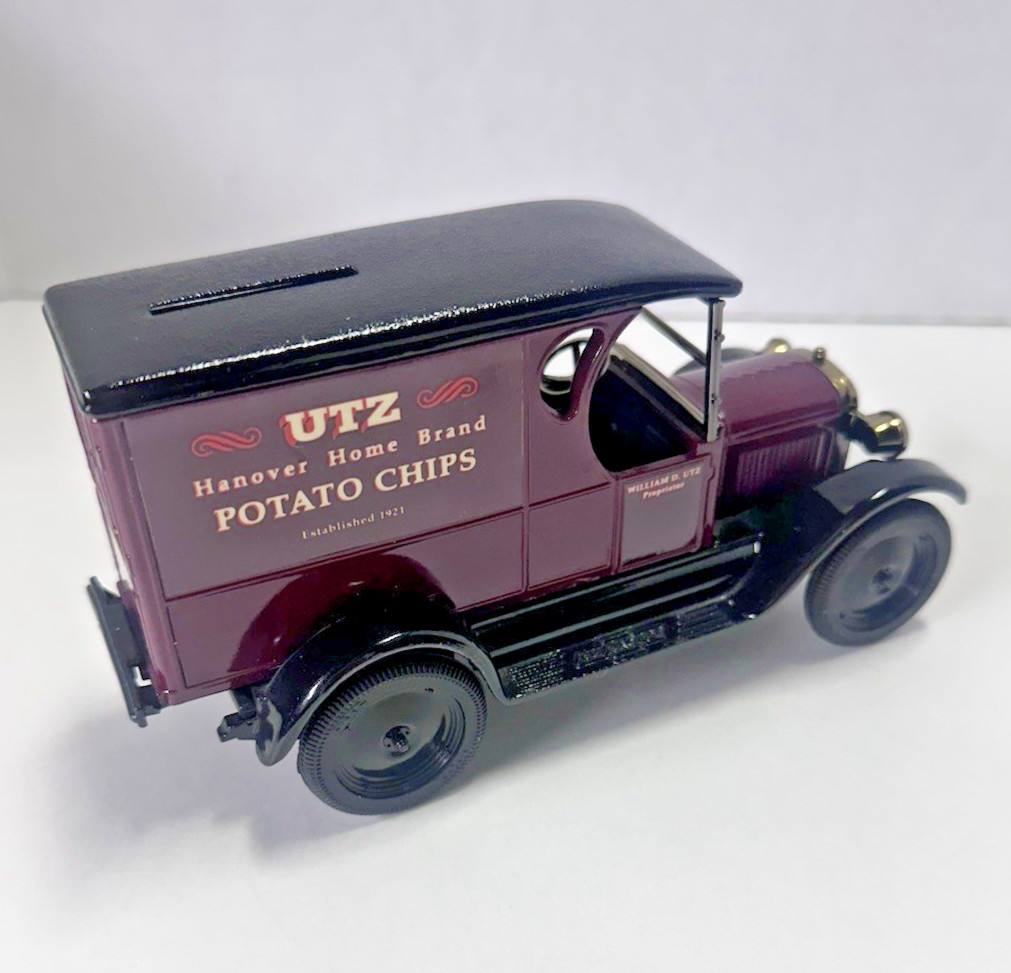 Vtg 1991 UTZ Hanover Brand Potato Chips ERTL 1923 1/2 Ton Truck Bank Lock Keys