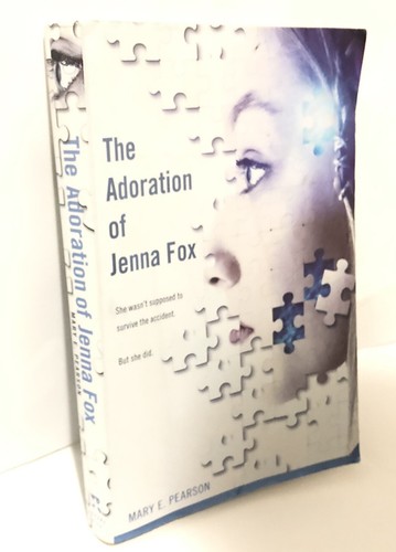 The Adoration of Jenna Fox (The Jenna Fox Chronicles) - Picture 2 of 4