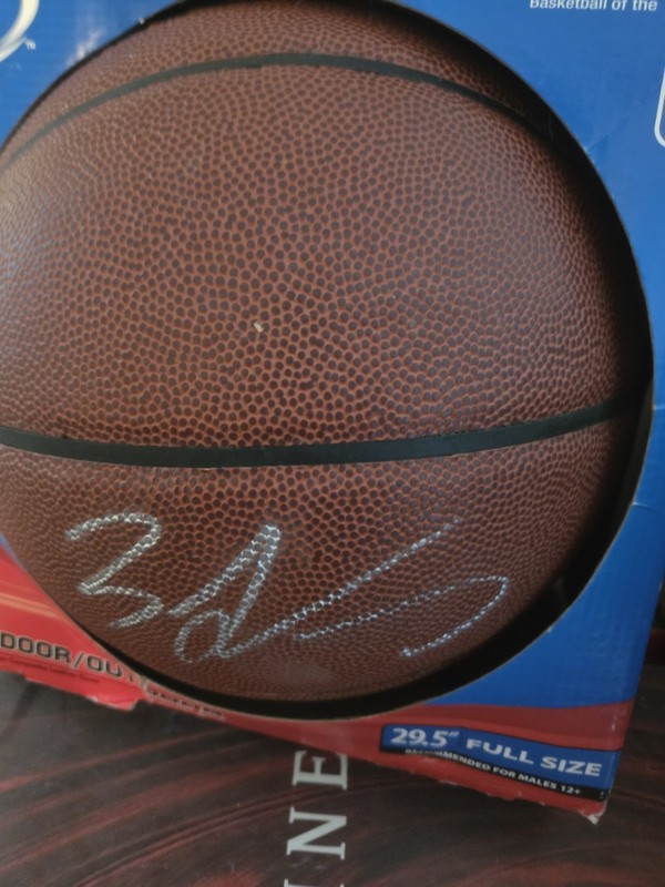 Zach Lavine Autographed Coa Basketball