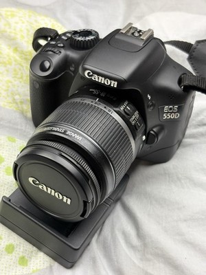 Canon EOS 550D 18.0MP Digitalkamera - Schwarz (18-55mm Objektiv)