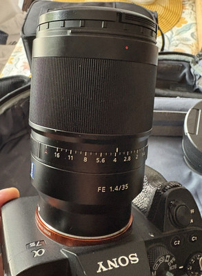 ZEISS FE 35mm f/1.4 Prime Wide Angle Lens for Sony E-Mount, AF/MF
