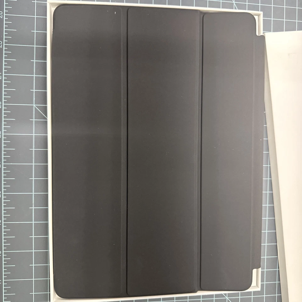 Apple Smart Keyboard for iPad Pro 10.5" 7th & 8th / iPad Air 3rd Gen - MX3L2LL/A - Image 3 of 3