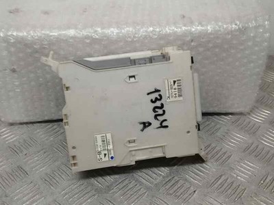 8273053050 Fuse Relay Box Lexus Is200 DS2 IS2 250 V6 2005 4834745