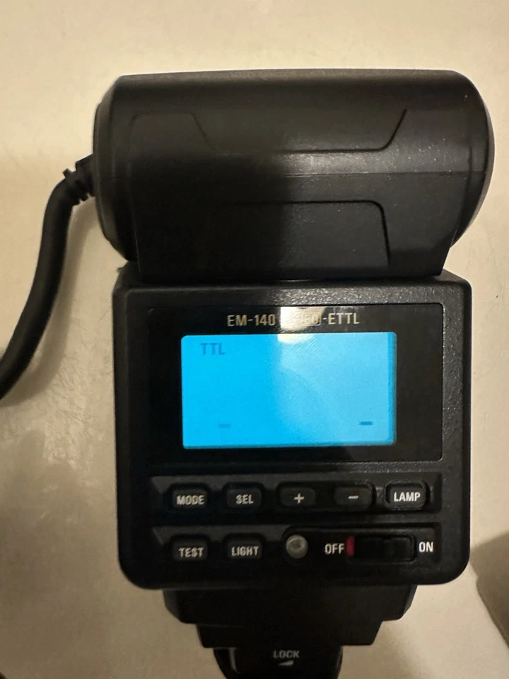 Sigma EM-140 DG TTL Macro Ringlight Flash for Canon DSLR 62mm Adapter (35) - Image 4 of 4