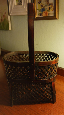 Japanese Style Dark Basket with Handle and Feet Put together with small nails