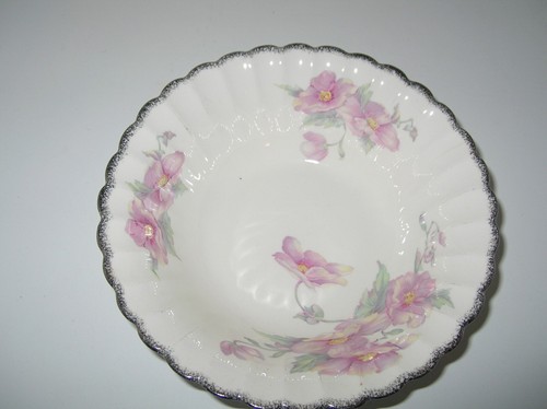SEBRING PRIMROSE Ivory Porcelain 8.5" Round Serving Bowl 22K GOLD Scalloped A - Picture 3 of 5