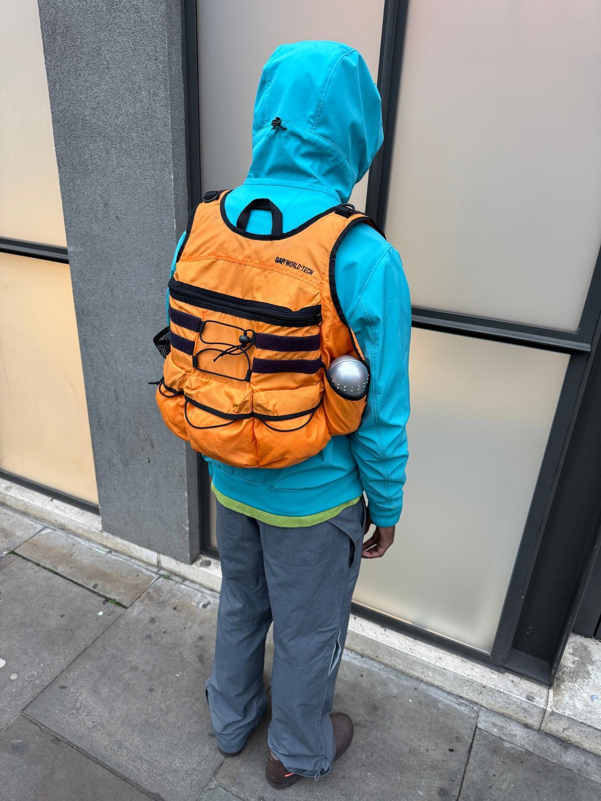 Early 2000’s Gap World Tech Multi Pocket Back Pack - image 7