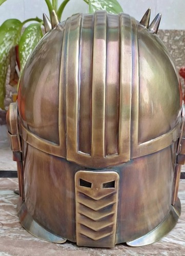 The Armorer Mandalorian Blacksmith Helmet Boba Fett Star Wars Décor Helmet - Imagen 4 de 5