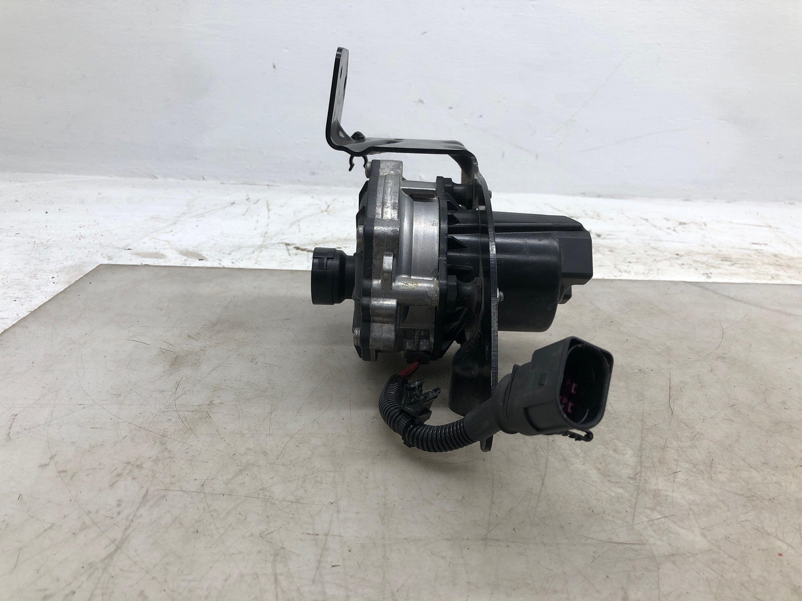 2016-2020 BENTLEY BENTAYGA 6.0L W12 SECONDARY AIR INJECTION PUMP 079959231G OEM