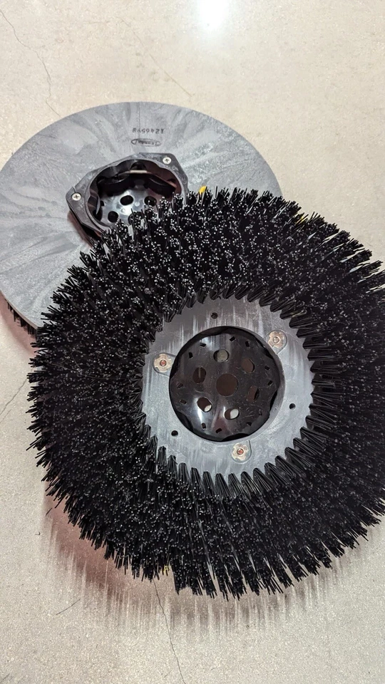 Tennant Brush Assy Disk SCB 16.0D HD PYP 1246598 ONE PAD Foto 3 de 4