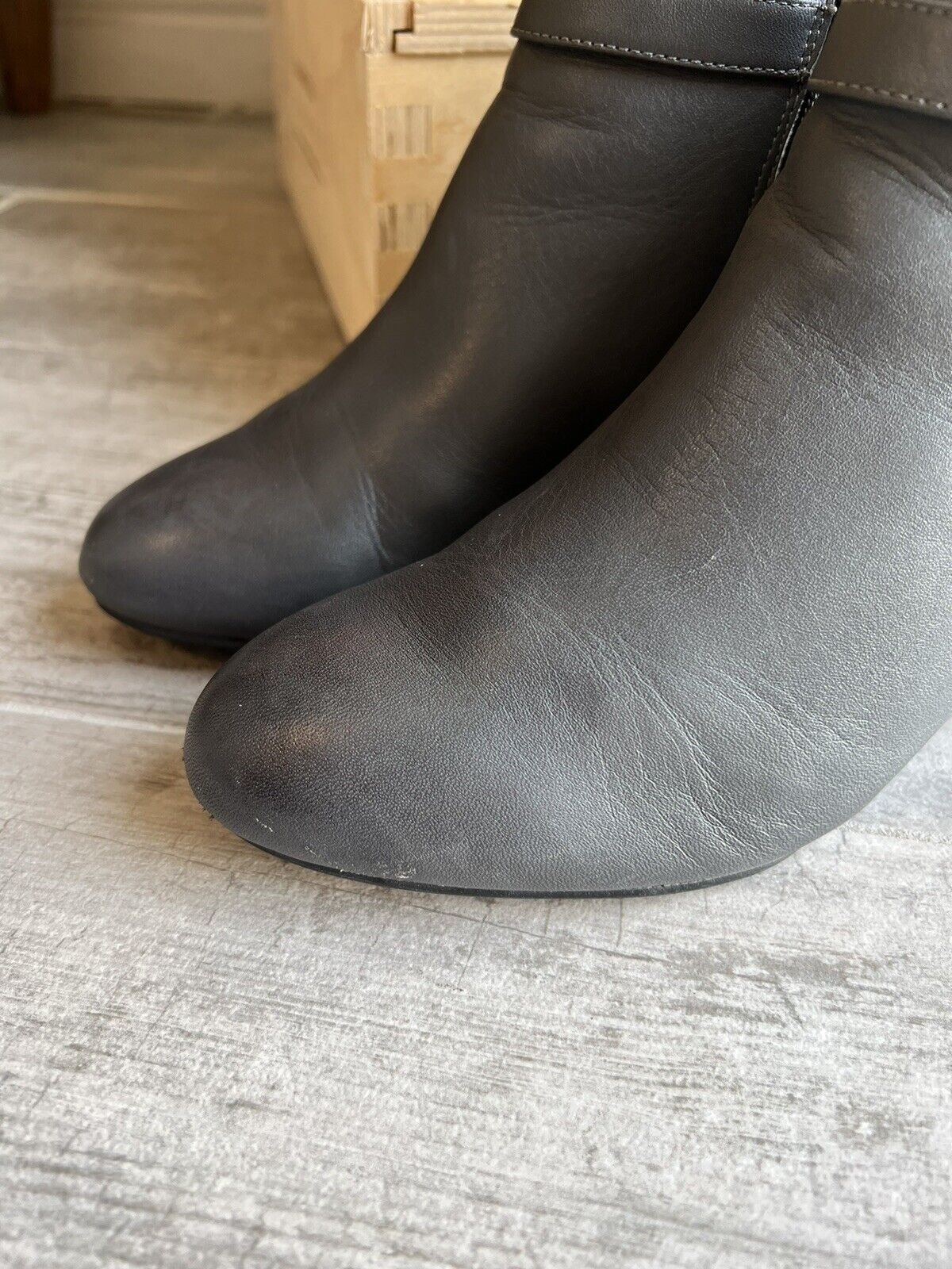 VIONIC Charcoal Gray Elevated Shasta Leather Snak… - image 3