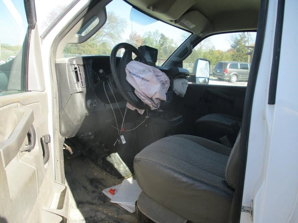 Coolant Reservoir Fits 03-24 EXPRESS 2500 VAN 1710508 - Image 3 of 4