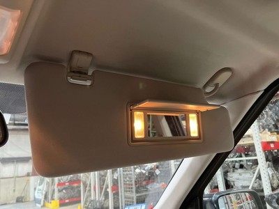 2011 Land Rover LR4 Sun Visor Passenger Right Front Shade Panel Illumination OEM