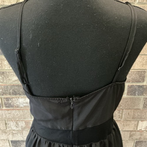 Gr. M - Gianni Bini schwarzes Satin Maxi Schlupfkleid durchsichtige Spitzenakzente - Bild 3 von 7