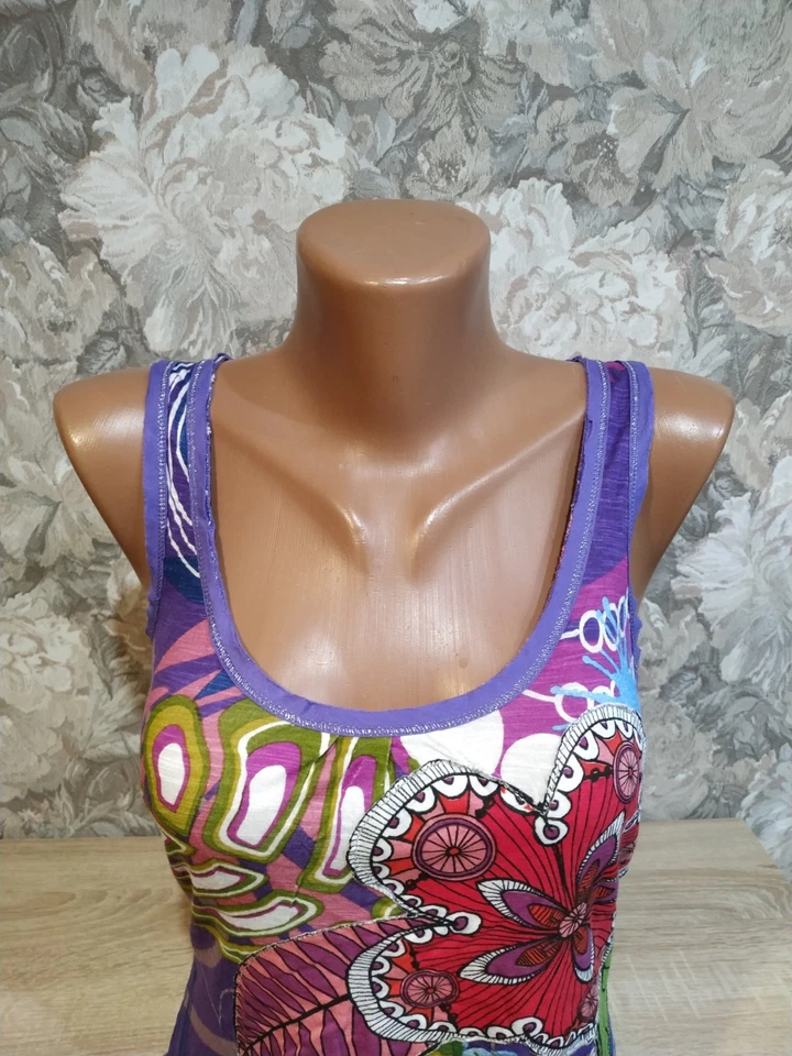 Camiseta regata feminina Desigual tamanho S violeta enfeite multicolorido floral, cinto - Imagem 3 de 4
