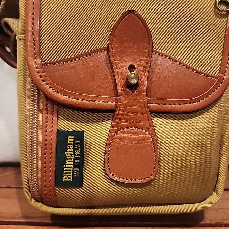 BILLINGHAM Bolsa de polizón compacta Bolso para cámara Correa para el hombro Cuero de lona caqui Foto 2 de 4