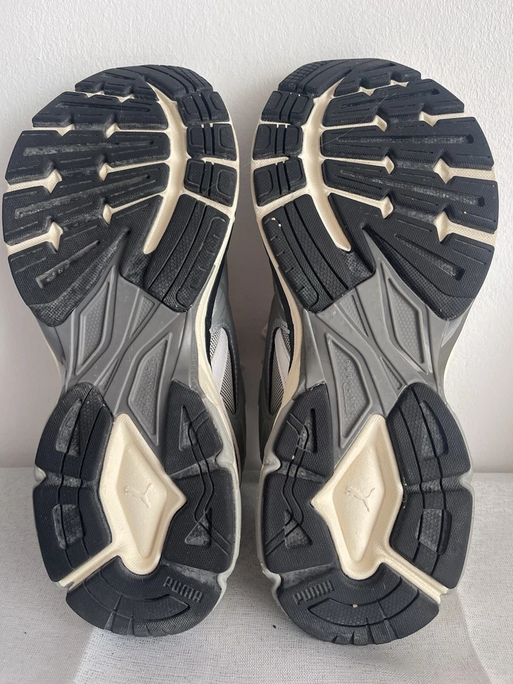 Puma sneakers size 7 - Imagen 3 de 4