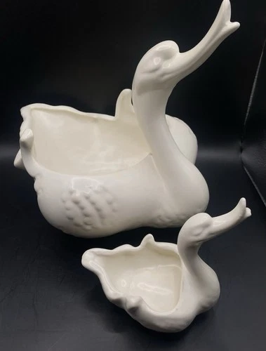 Vintage Hull 2 Piece White Swan Planter Set #23