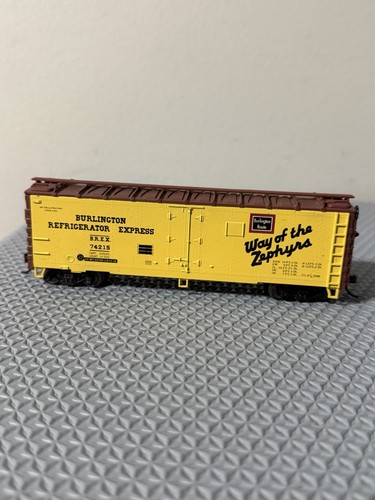 Refrigerador Burlington Express/BREX 40' refrigerador de acero #74215, Athearn HO | Condition: Used