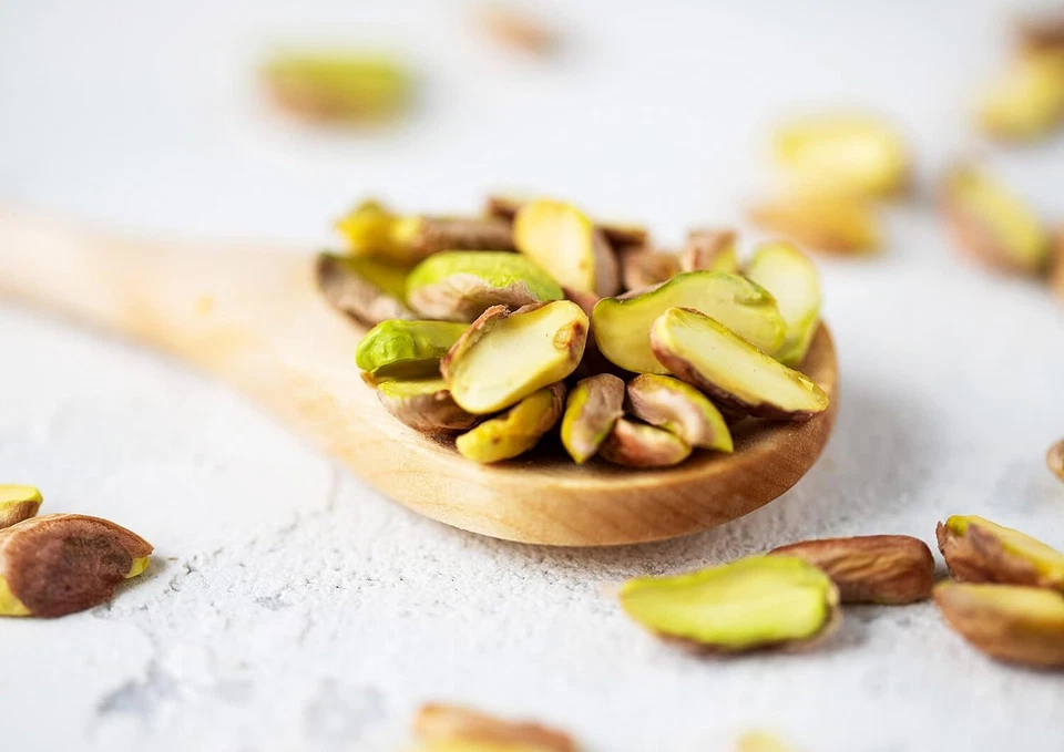 Mitades de pistacho California - sin cáscara, sin sal, vegano Foto 3 de 4