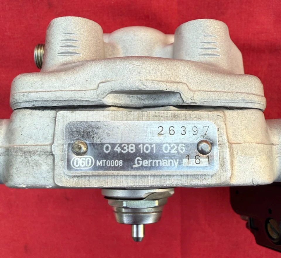 ✅Distribuidor de combustible Bosch genuino para 1987-1993 190E 230GE 2,3 L I4 #04381026 Foto 2 de 4