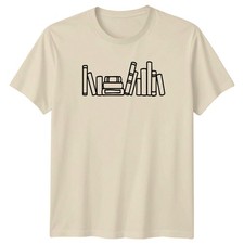 Ein Stapel Bücher auf einem T-Shirt Bibliothek Bücherwurm Lesen