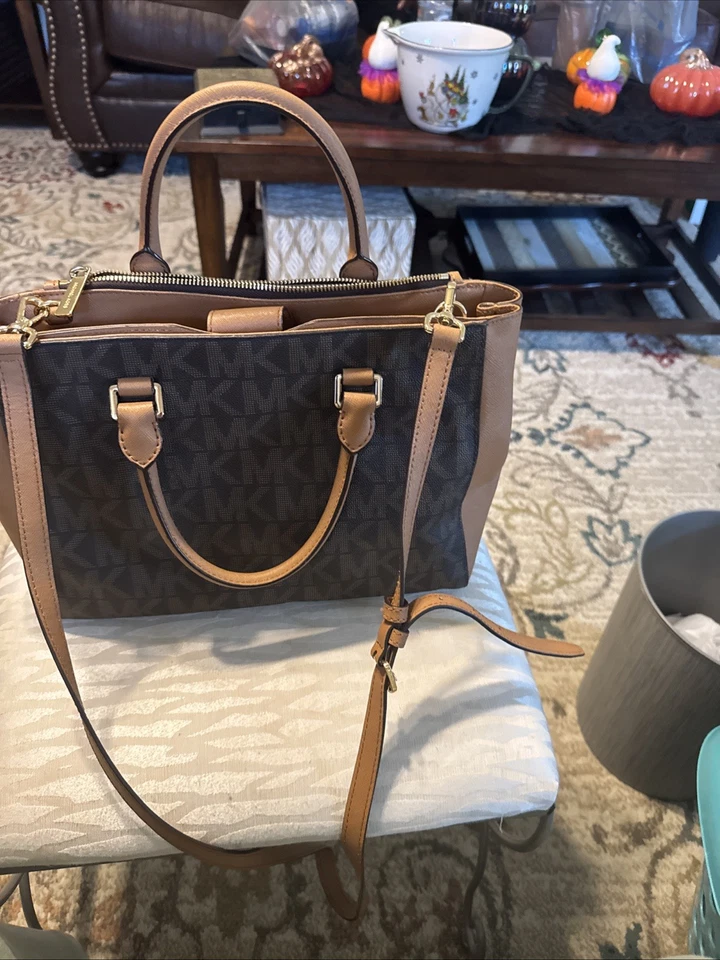 Bolso de Mano Michael Kors Signature de Cuero Marrón Foto 2 de 4