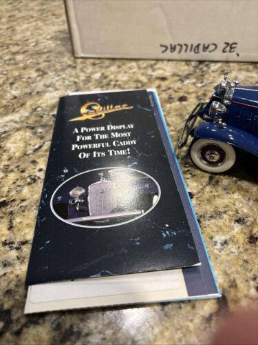 Vintage 1932 Cadillac V-16 Sport, 1/24 scale Blue Diecast by Franklin Mint - Picture 2 of 7