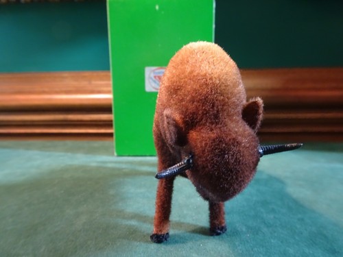 KUNSTLERSCHUTZ WAGNER LARGE FLOCKED BUFFALO BISON FIGURINE, NO. 97/1, W. GERMANY - Picture 3 of 17