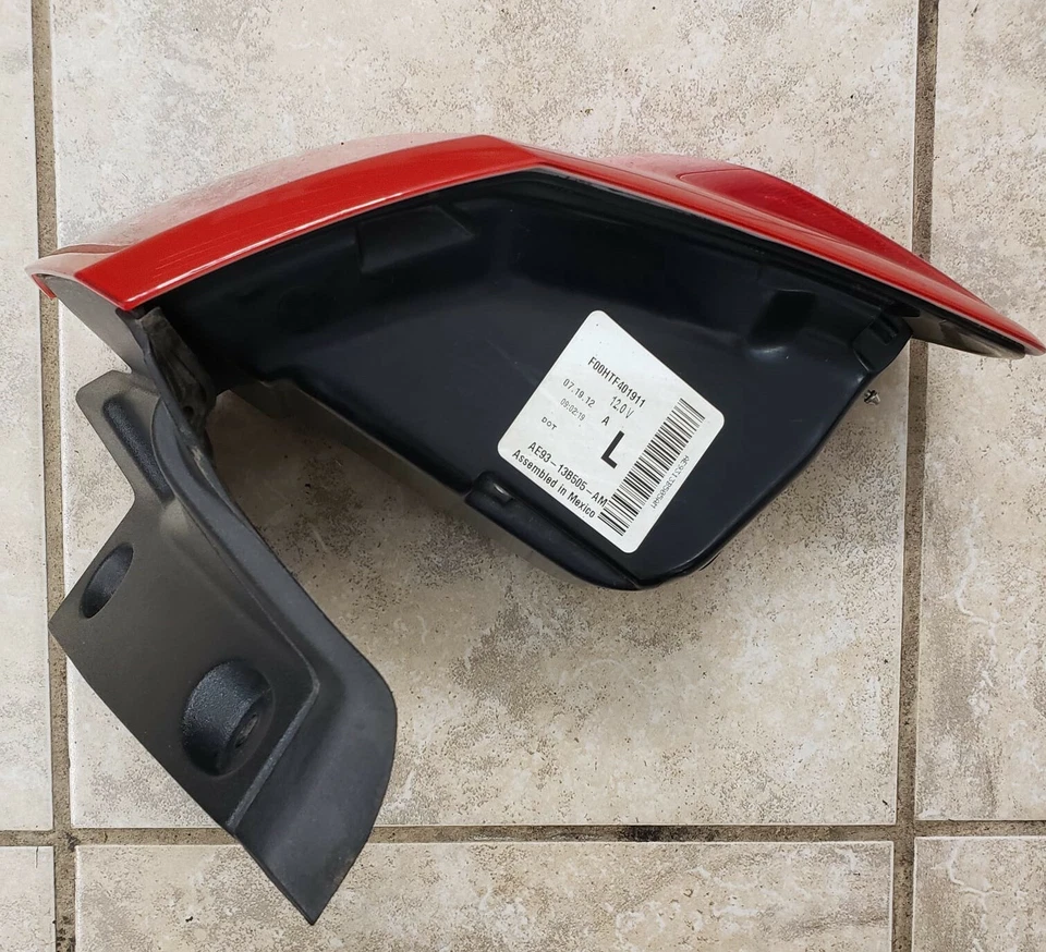 Montaje de luz trasera LED izquierda Lincoln MKT 2012-19 Foto 2 de 4