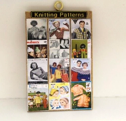 HANDCRAFTED PUPPENHAUS = handgefertigtes Wandregal (STRICKMUSTER