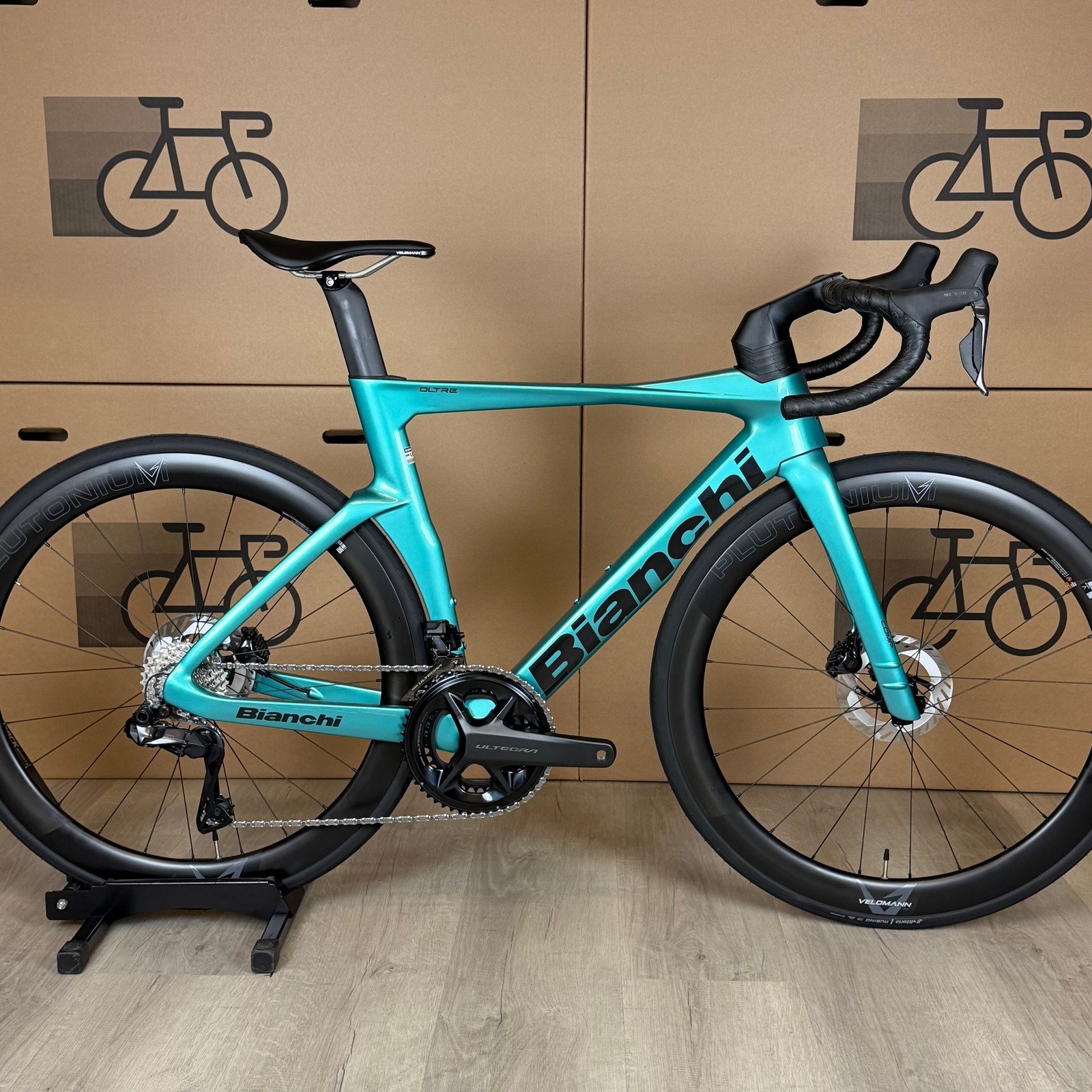 New Bianchi Oltre Comp, Ultegra Di2 12-speed, Carbon Fiber Road Bike, 2026