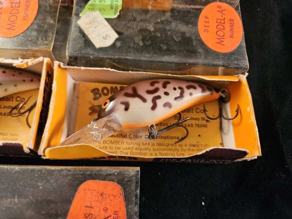 5 señuelos de pesca vintage de bombardero Screwtail modelo A Crankbait en caja Foto 4 de 4