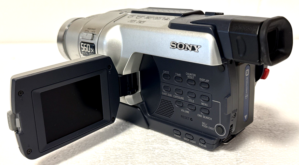 Sony Handycam Vision Hi8 560x Digital Zoom CCD-TRV318 W/ Battery