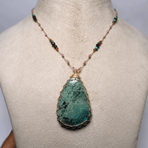 Collar Edición Limitada Turquesa Africana Hecho a Mano Micro Macramé Piedras Preciosas - Imagen 2 de 11