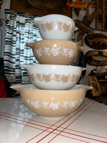 Vintage Sandalwood Pyrex Cinderella Bowls set of 4